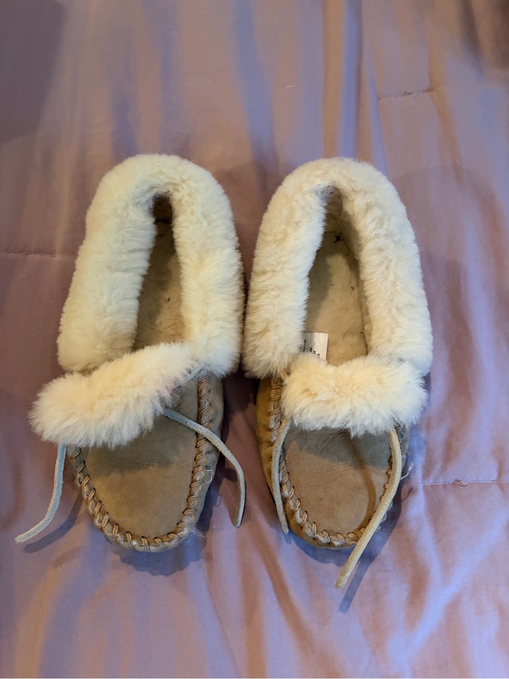 L.L. Bean Wicked Good Moccasin Laced Sherpa Lined Slippers Tan Women’s Size 5